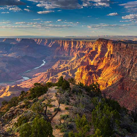 An impressive view of the Grand Canyon that can be enjoyed on a National Parks vacation