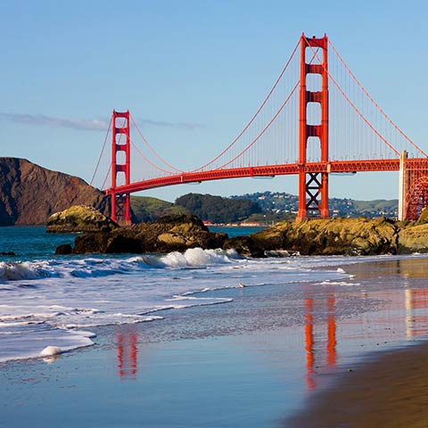 A view of the stunning Golden Gate Bridge that can be seen on a Western United States tour